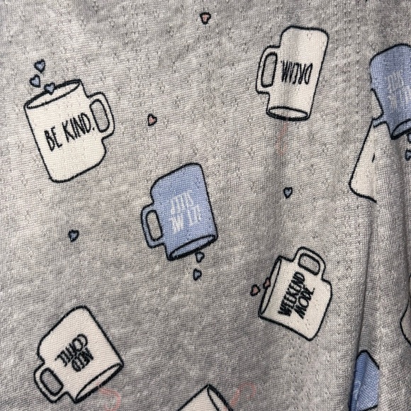 Rae Dunn 2 Piece Shorts & Jogger(Waist 34”
Length 12”Waist 34”Inseam 28”) - Picture 3 of 7